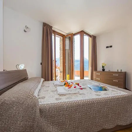 Germasino Sleeps 6 Pool Διαμέρισμα