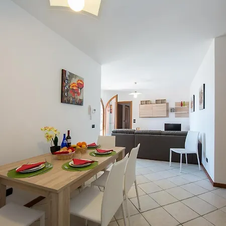 Διαμέρισμα Germasino Sleeps 6 Pool *